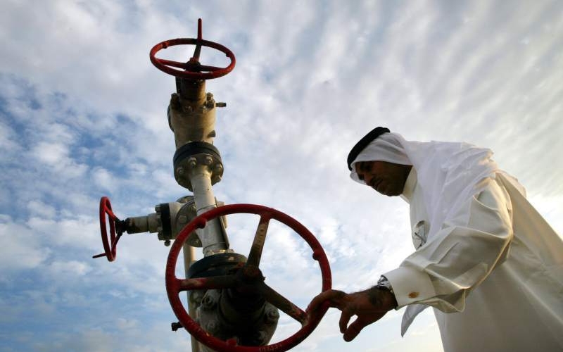 Tercia crucial para apuntalar el precio del petróleo: Arabia Saudita, Rusia y EU